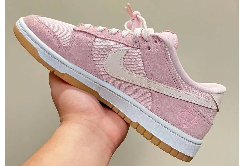 Nike dunk low cute hot sale bear