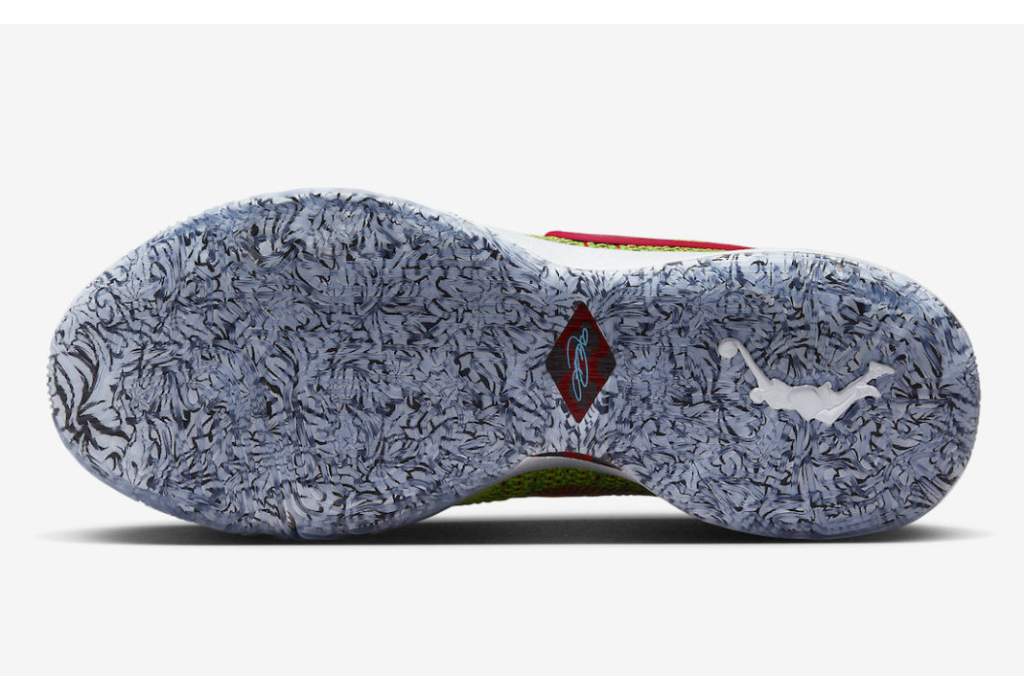 The Nike LeBron 20 EP “Christmas” Arrives Before Santa | SNKRDUNK Magazine