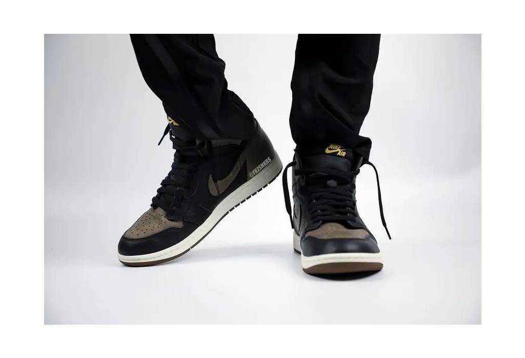 Air Jordan 1 Top 3 Black/Gold On-Feet Shots