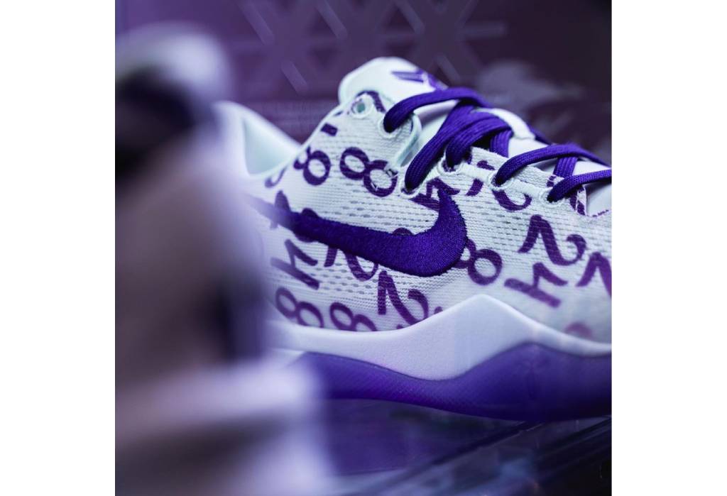 Nike kobe purple on sale shoes