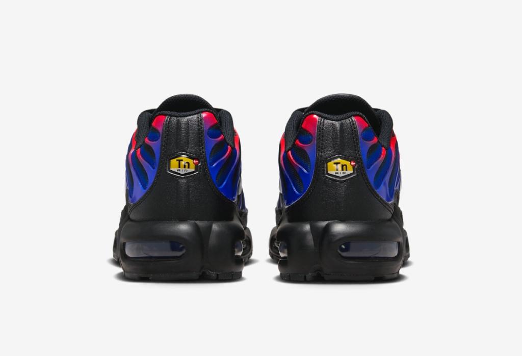 Red and blue hot sale air max plus