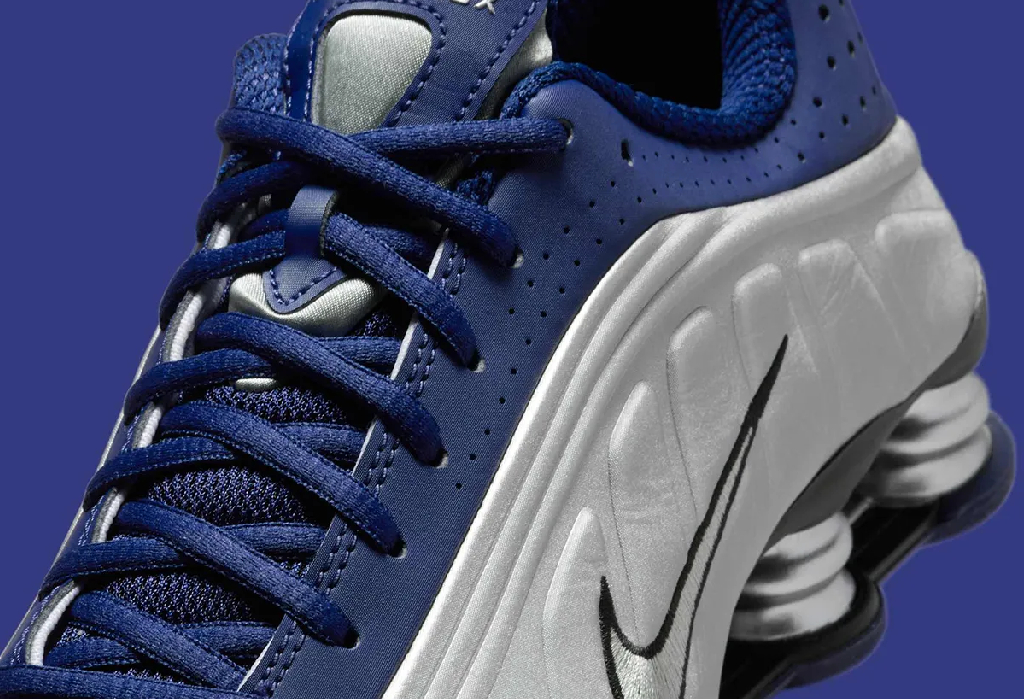 国内配送★NIKE★SHOX R4 BLUE VOID / LLIC SILVER Nike Shox R4 Blue Void AR3565-400