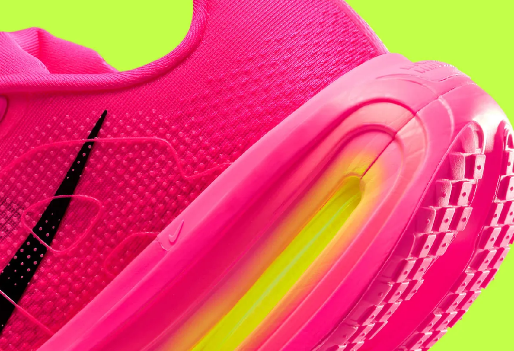 Nike Vomero Premium "Hyper Pink"