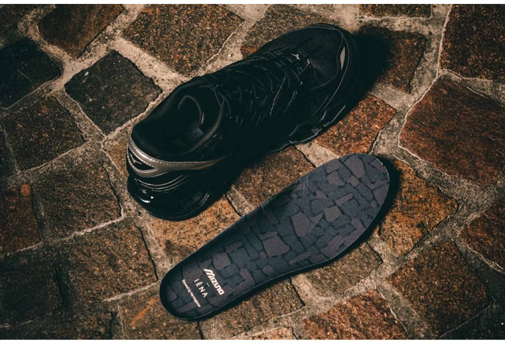Mizuno WAVE PROPHECY LS “Monotone Cinema”