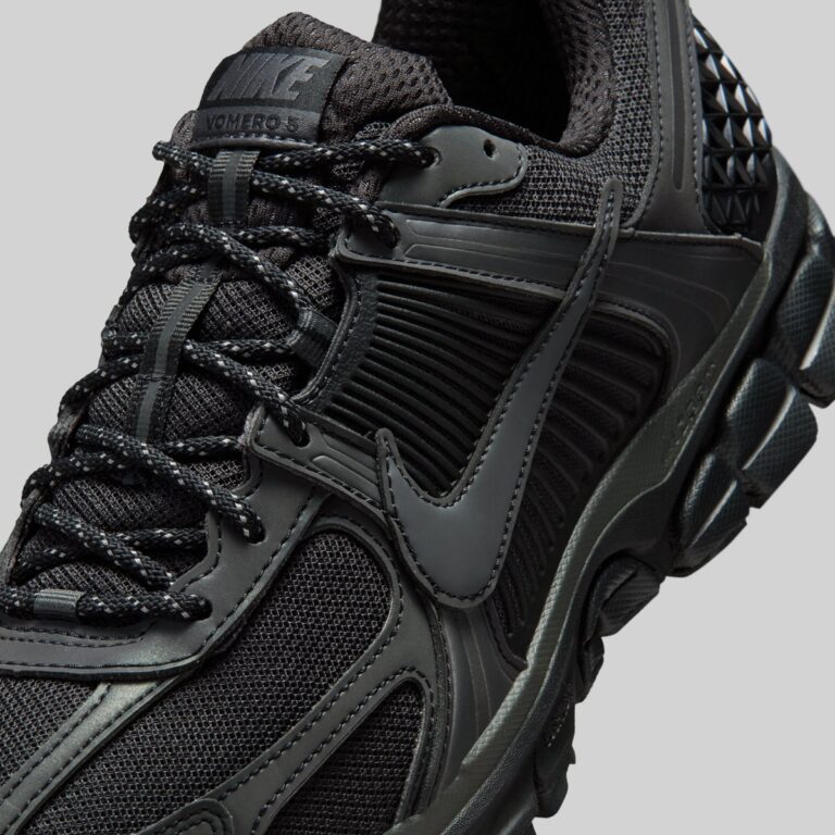 Nike Zoom Vomero 5 “Black Reflective”
